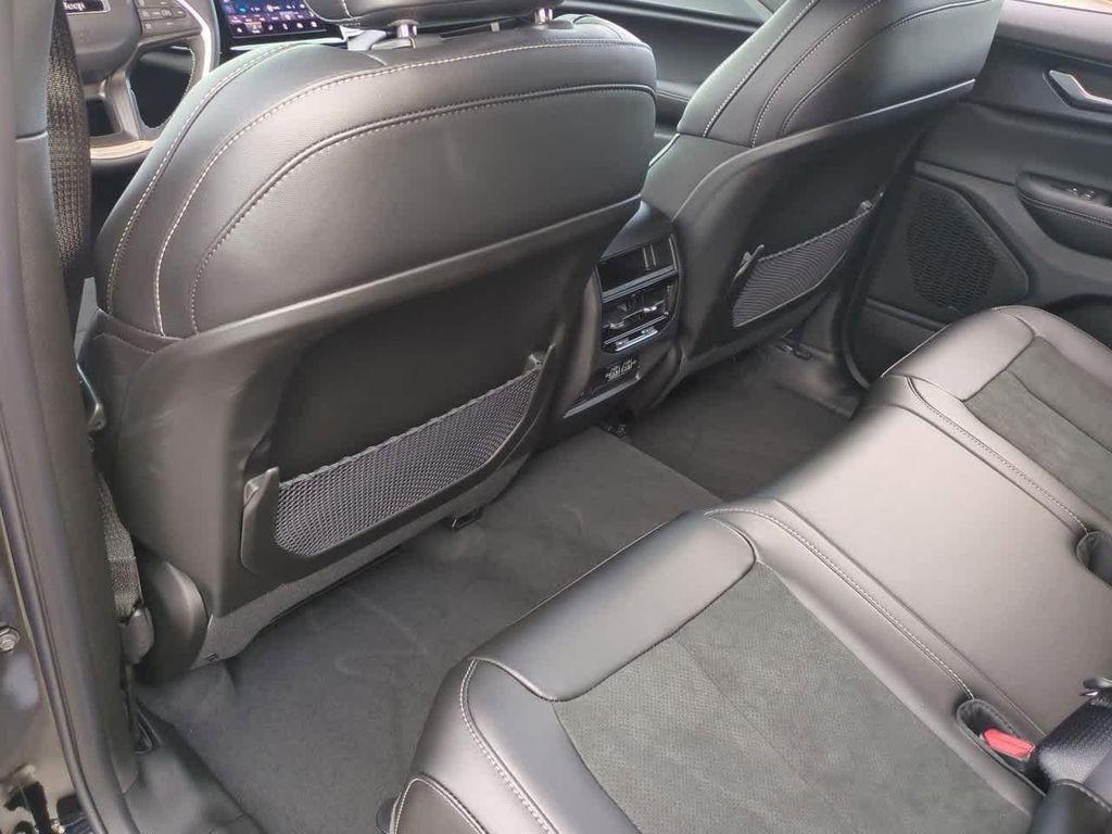 new 2025 Jeep Grand Cherokee car, priced at $40,364