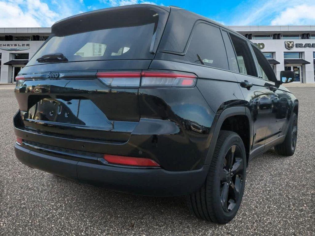 new 2025 Jeep Grand Cherokee car, priced at $40,364