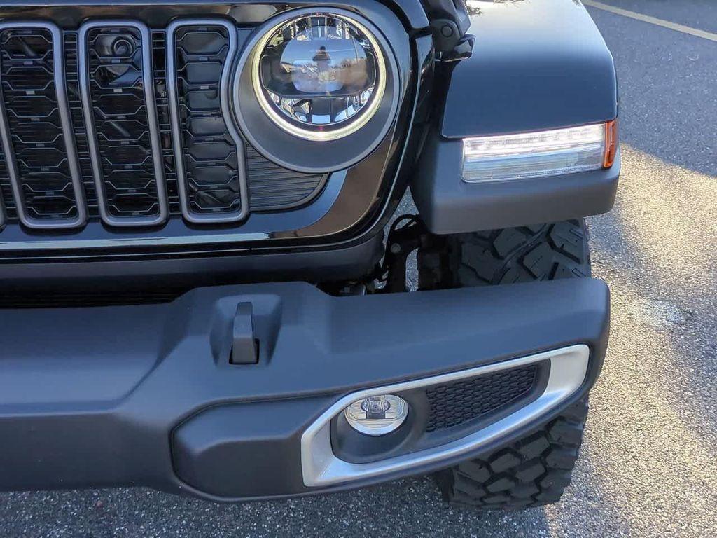 new 2025 Jeep Gladiator car, priced at $45,211