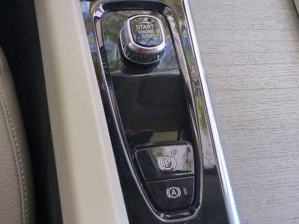 used 2024 Volvo XC60 car, priced at $31,633