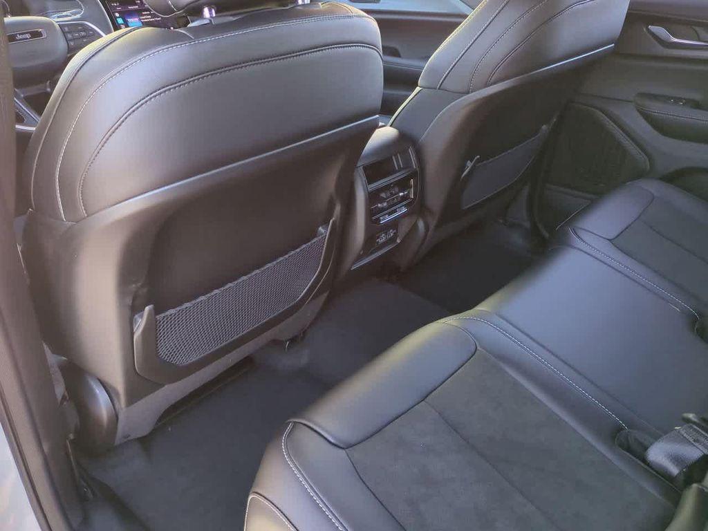 new 2025 Jeep Grand Cherokee car, priced at $42,025