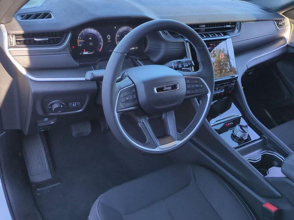 new 2025 Jeep Grand Cherokee car, priced at $37,189