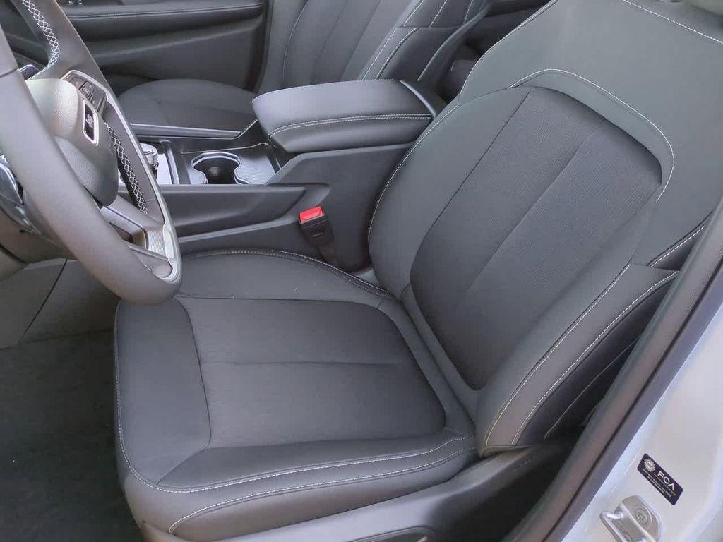 new 2025 Jeep Grand Cherokee car, priced at $37,189