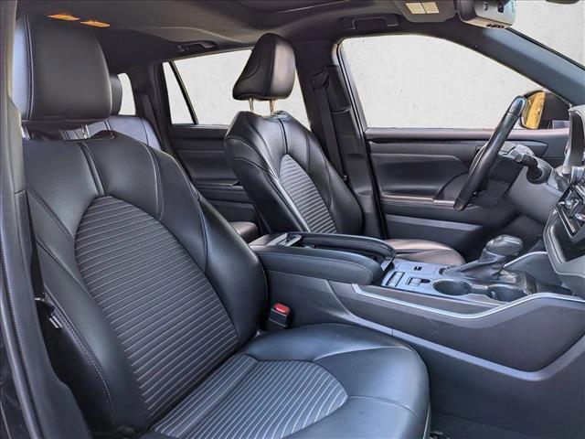 used 2021 Toyota Highlander car, priced at $31,716