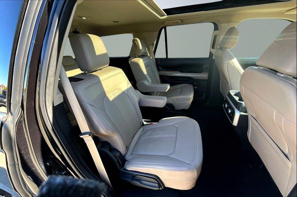 used 2024 Ford Expedition car, priced at $49,991