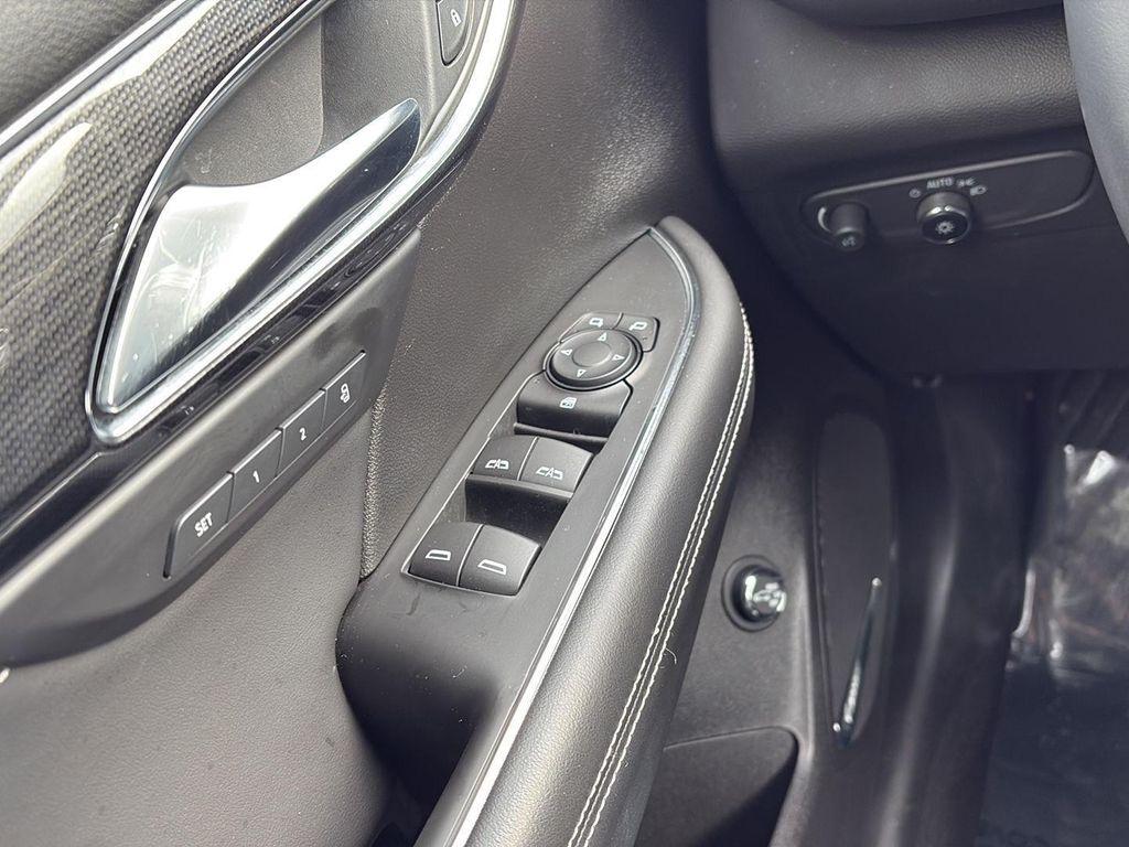 used 2022 Buick Envision car, priced at $22,991