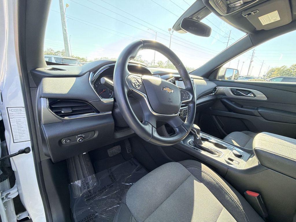 used 2023 Chevrolet Traverse car, priced at $25,100