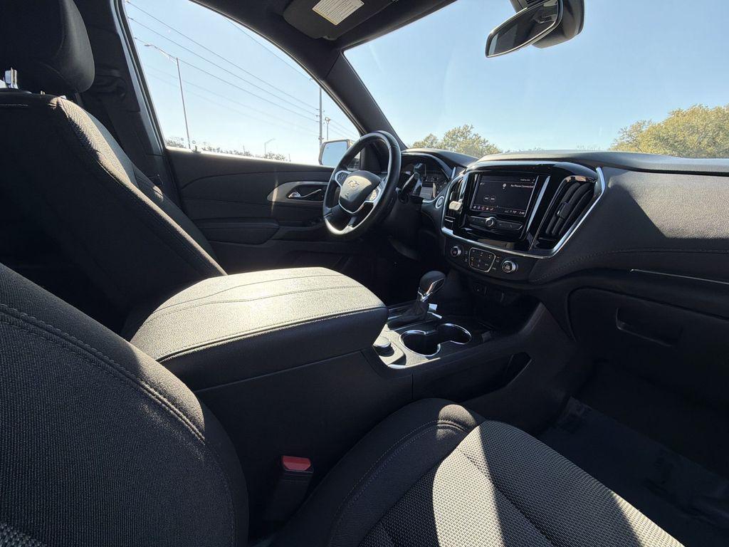 used 2023 Chevrolet Traverse car, priced at $25,100