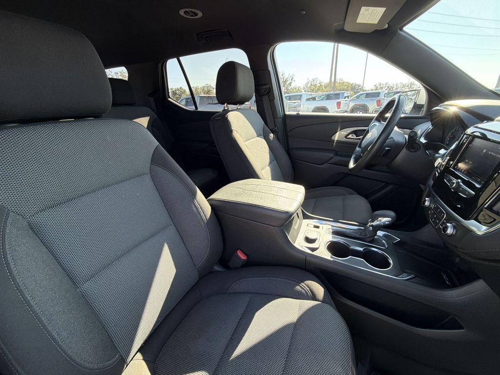 used 2023 Chevrolet Traverse car, priced at $25,100