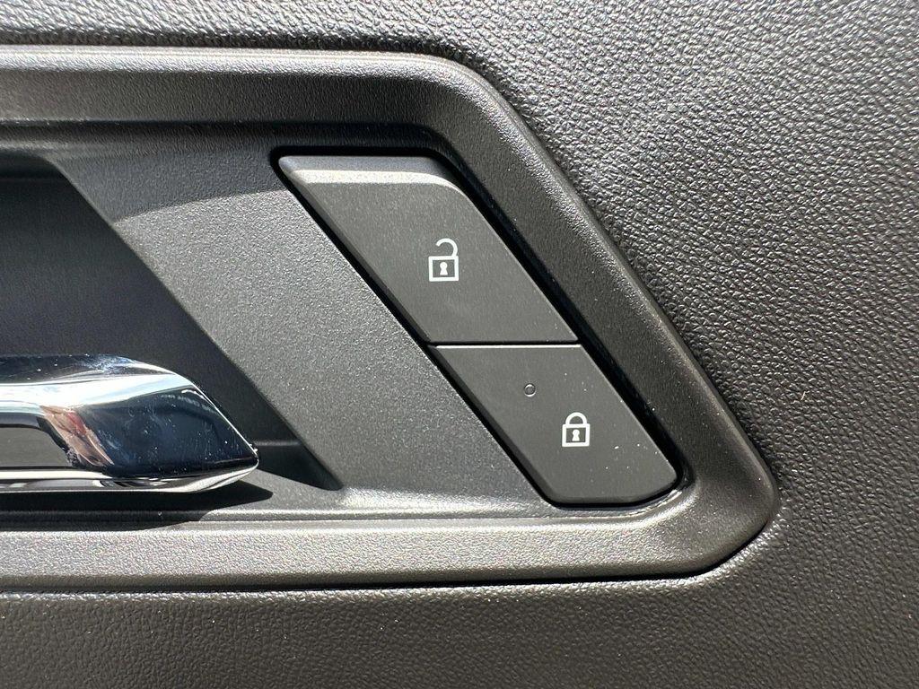 new 2025 GMC Canyon car, priced at $40,869