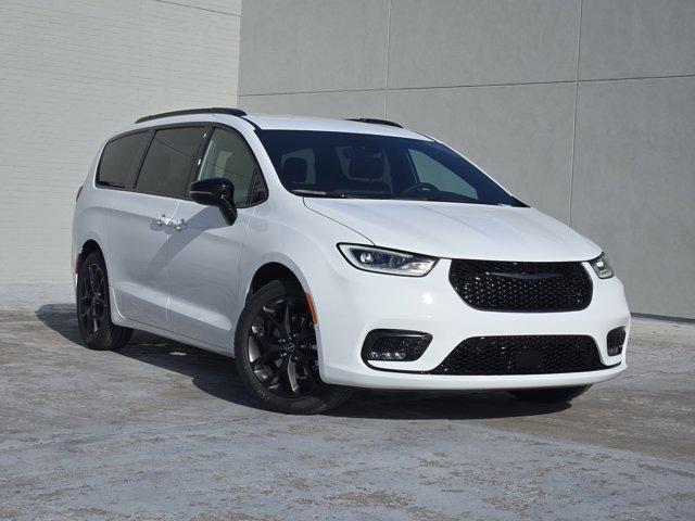 new 2026 Chrysler Pacifica car, priced at $44,375