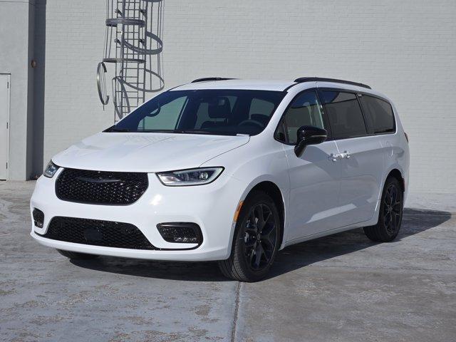 new 2026 Chrysler Pacifica car, priced at $43,375