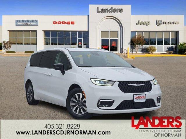 used 2024 Chrysler Pacifica car, priced at $27,900