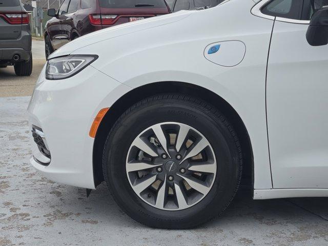 used 2024 Chrysler Pacifica car, priced at $27,900