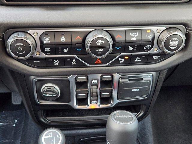 new 2025 Jeep Gladiator car, priced at $43,945