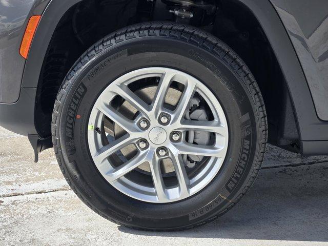 new 2025 Jeep Grand Cherokee car, priced at $33,665