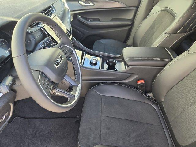 new 2025 Jeep Grand Cherokee car, priced at $38,875