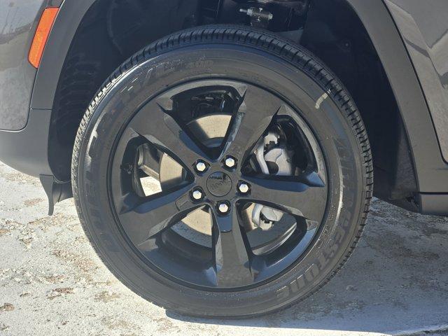 new 2025 Jeep Grand Cherokee car, priced at $38,875