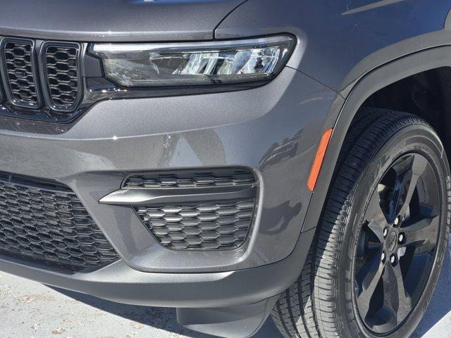new 2025 Jeep Grand Cherokee car, priced at $38,875