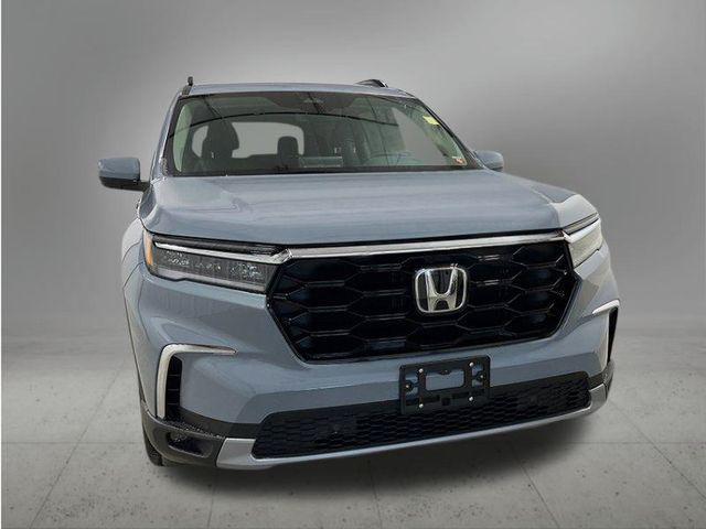 new 2025 Honda Pilot car, priced at $51,550