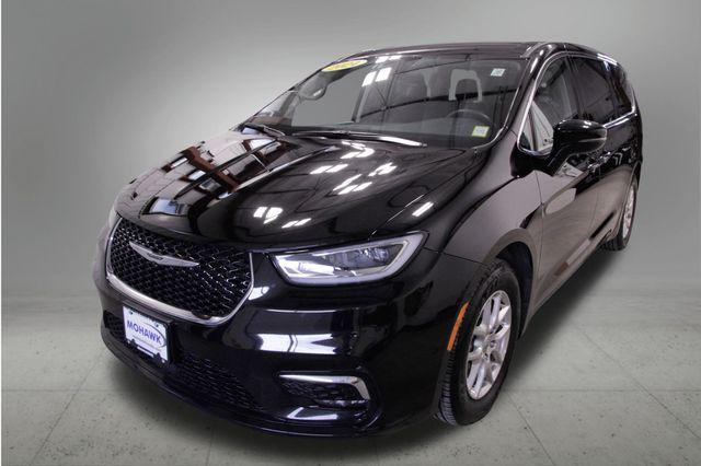 used 2024 Chrysler Pacifica car, priced at $25,994
