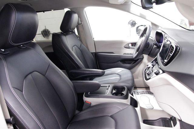 used 2024 Chrysler Pacifica car, priced at $25,994