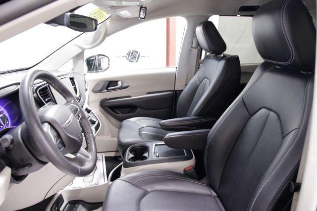 used 2024 Chrysler Pacifica car, priced at $25,994