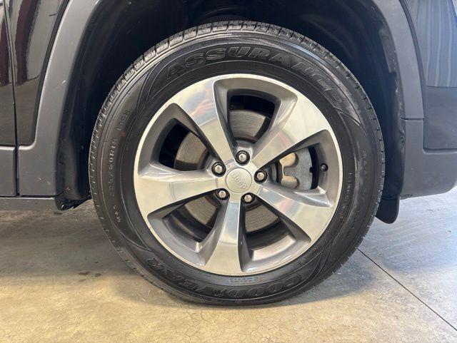 used 2019 Jeep Cherokee car, priced at $18,663