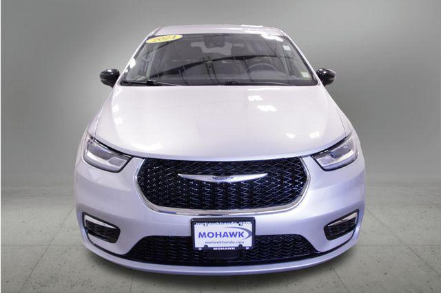 used 2024 Chrysler Pacifica car, priced at $28,000