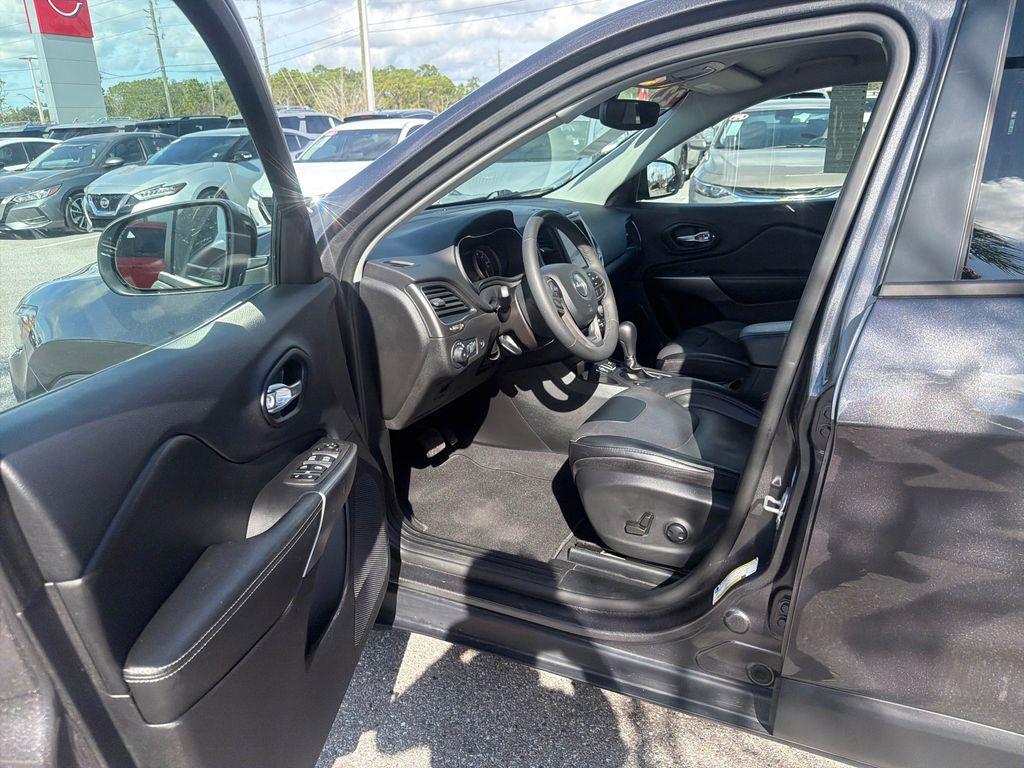 used 2022 Jeep Cherokee car, priced at $19,520