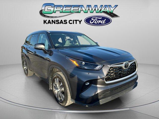 used 2022 Toyota Highlander car, priced at $26,490