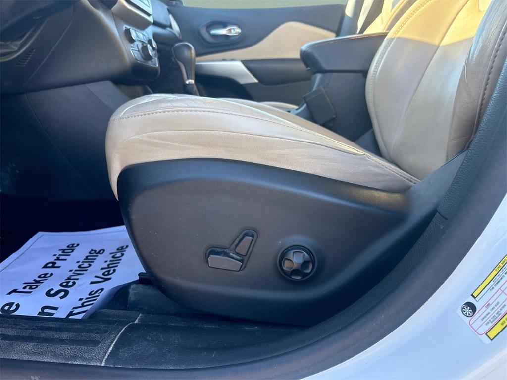 used 2018 Jeep Cherokee car, priced at $13,490