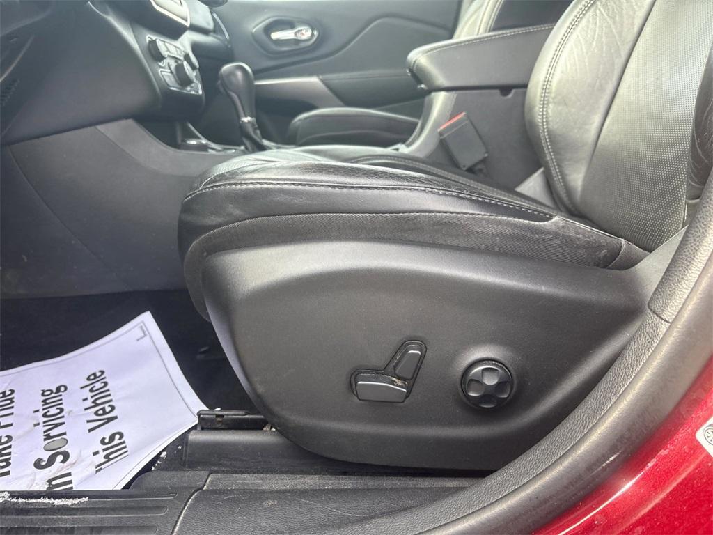 used 2021 Jeep Cherokee car, priced at $20,490