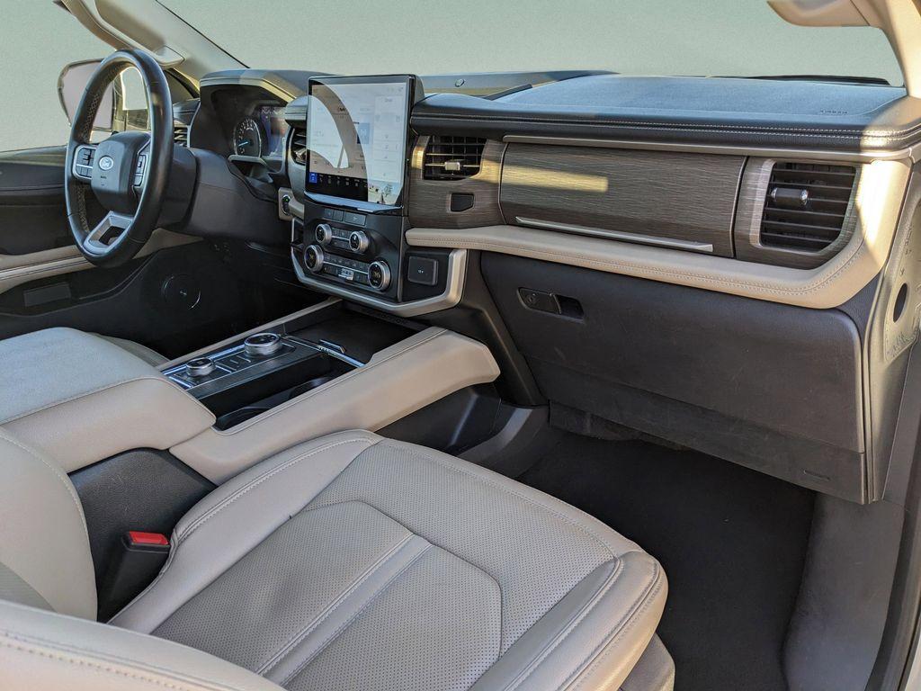 used 2024 Ford Expedition car, priced at $50,988