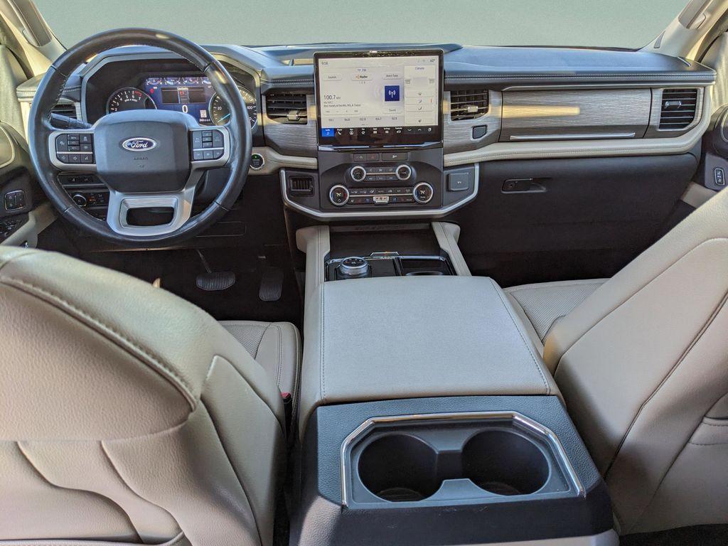 used 2024 Ford Expedition car, priced at $50,988