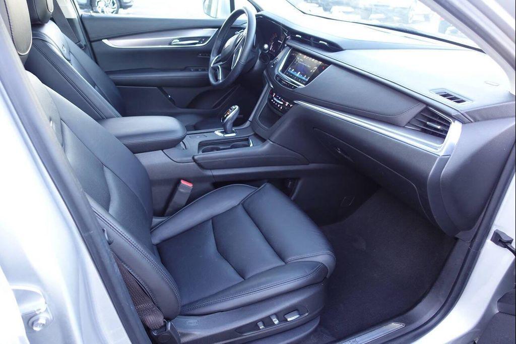 used 2017 Cadillac XT5 car, priced at $17,995