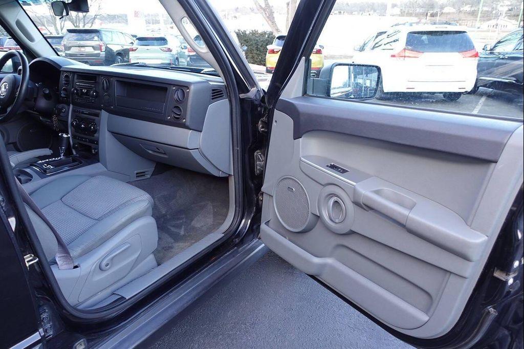 used 2007 Jeep Commander car, priced at $9,995