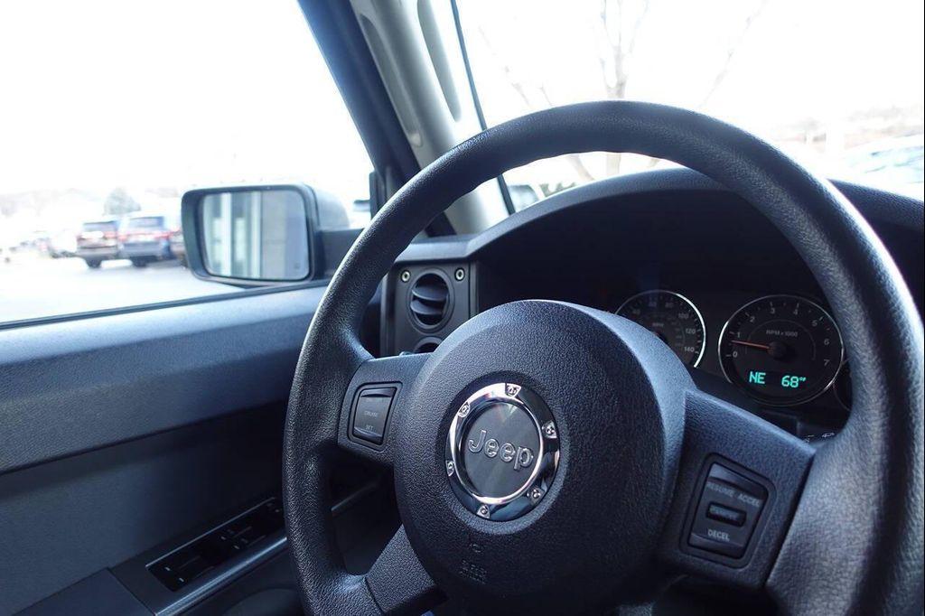 used 2007 Jeep Commander car, priced at $9,995