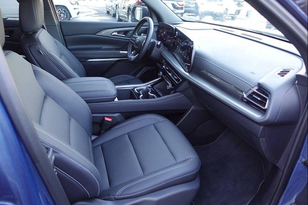 used 2025 Chevrolet Traverse car, priced at $39,995