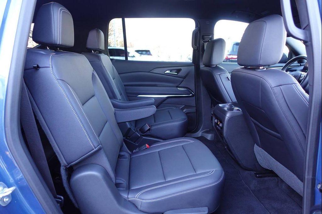 used 2025 Chevrolet Traverse car, priced at $39,995