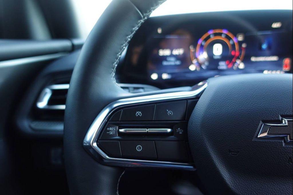 used 2025 Chevrolet Traverse car, priced at $39,995