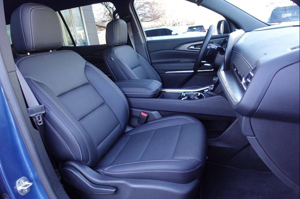 used 2025 Chevrolet Traverse car, priced at $39,995