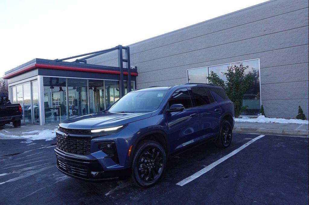 used 2025 Chevrolet Traverse car, priced at $39,995