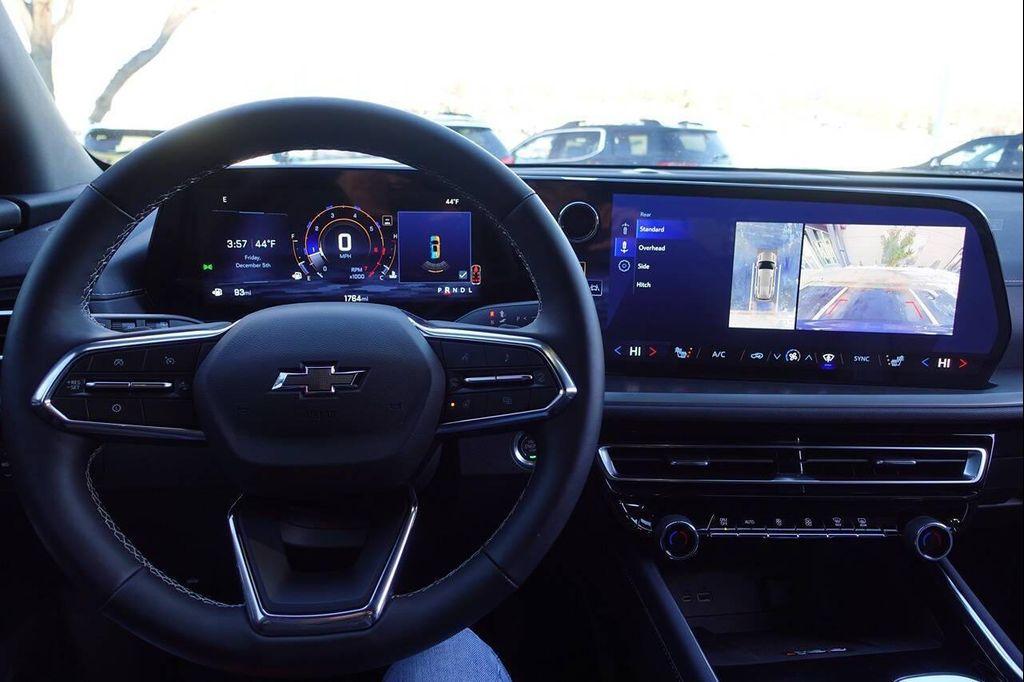 used 2025 Chevrolet Traverse car, priced at $39,995