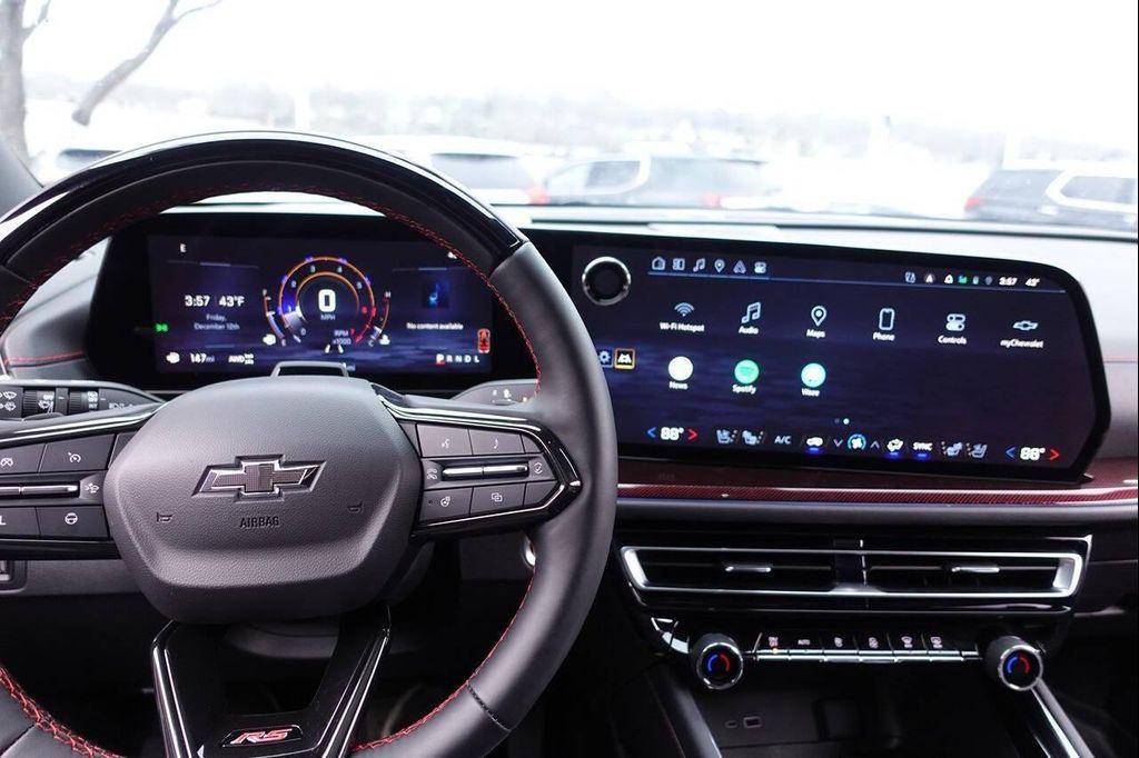 used 2024 Chevrolet Traverse car, priced at $42,995