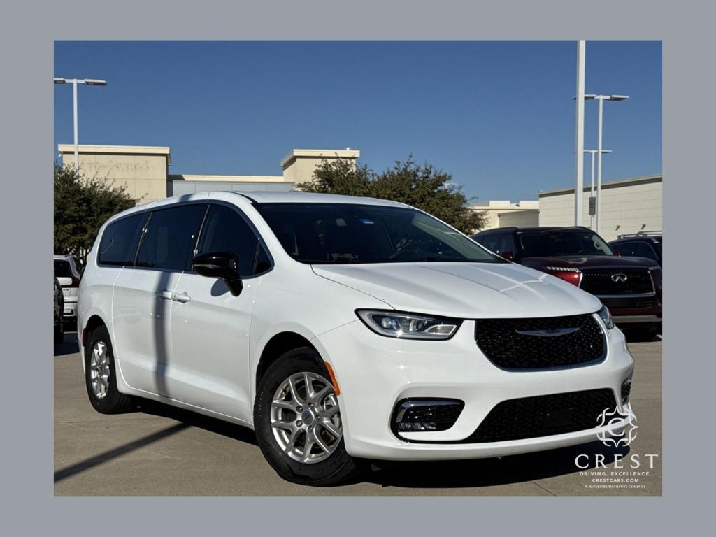 used 2024 Chrysler Pacifica car, priced at $27,985