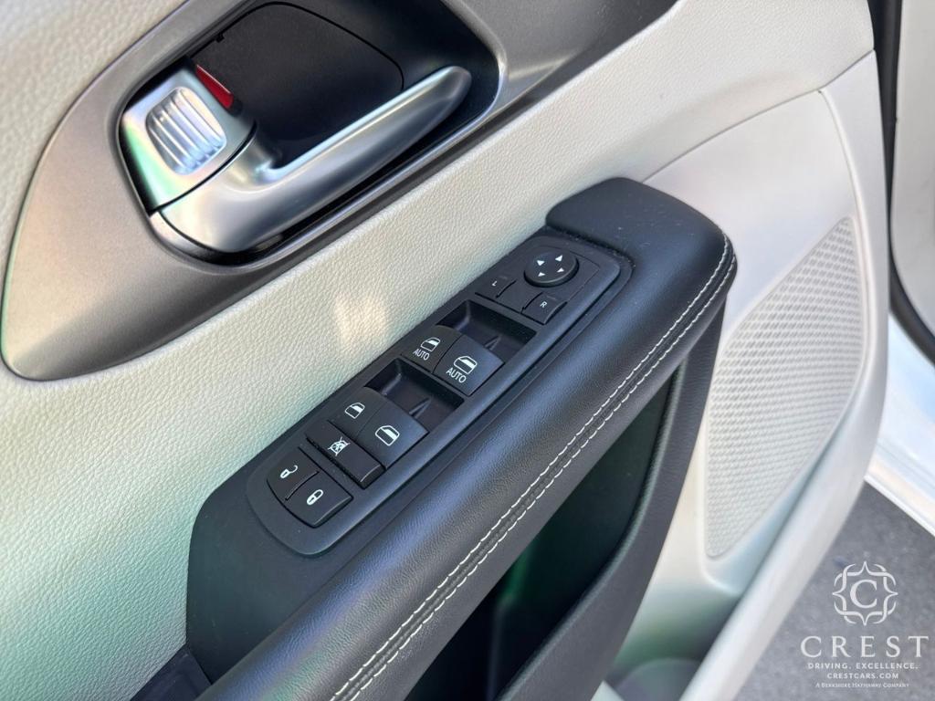 used 2024 Chrysler Pacifica car, priced at $27,985