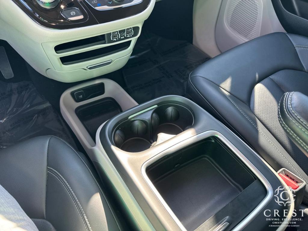 used 2024 Chrysler Pacifica car, priced at $27,985