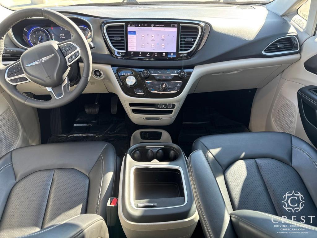 used 2024 Chrysler Pacifica car, priced at $27,985