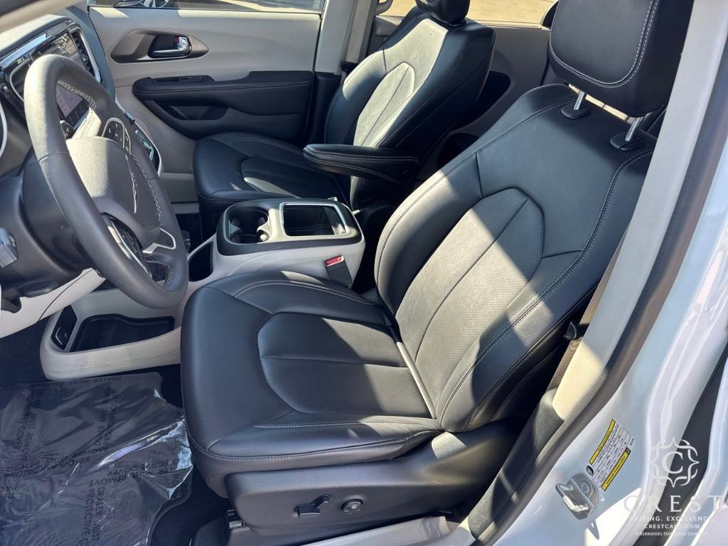 used 2024 Chrysler Pacifica car, priced at $27,985